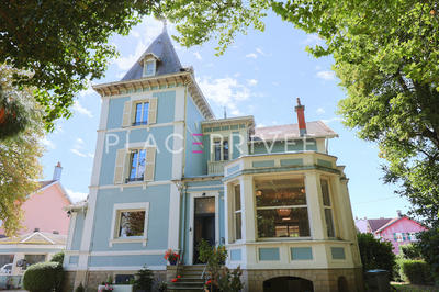 Maison - 435 m² - 16 pièces