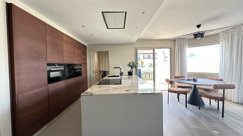 Appartement sur toit - 100 m² - 3 pièces