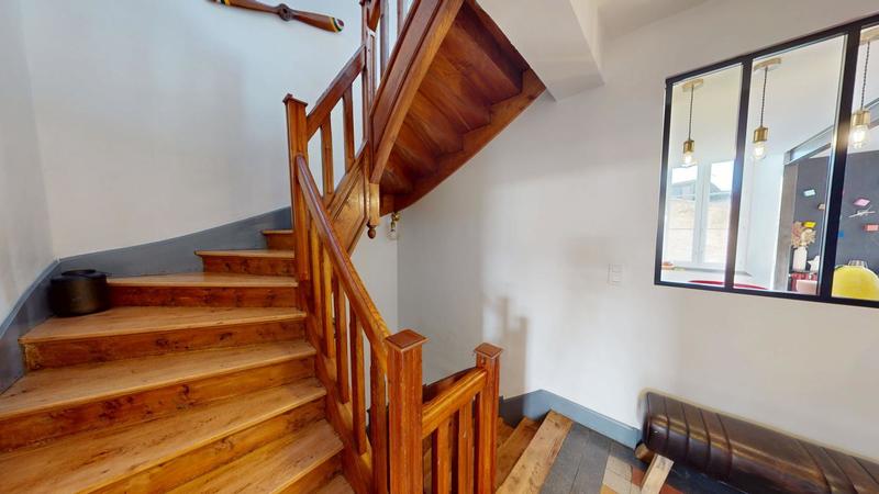 Demeure - 210 m² - 5 pièces