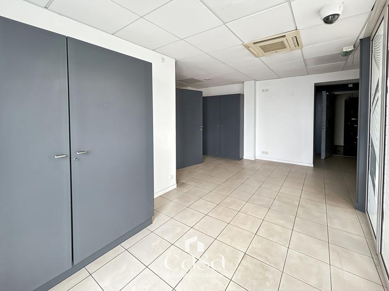 Local commercial - 130 m² - 1 pièce