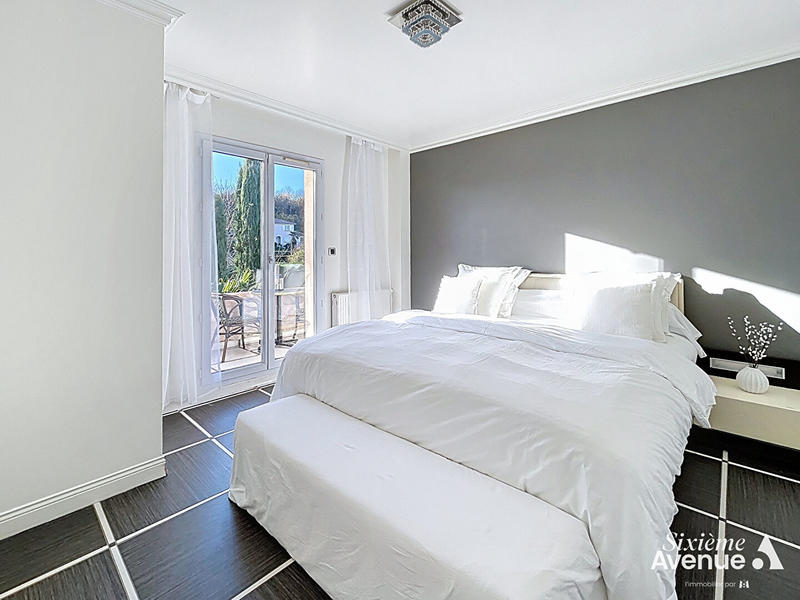 Maison - 181 m² - 8 pièces