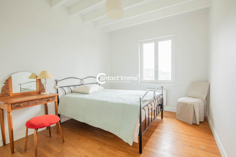 Maison - 210 m² - 6 pièces