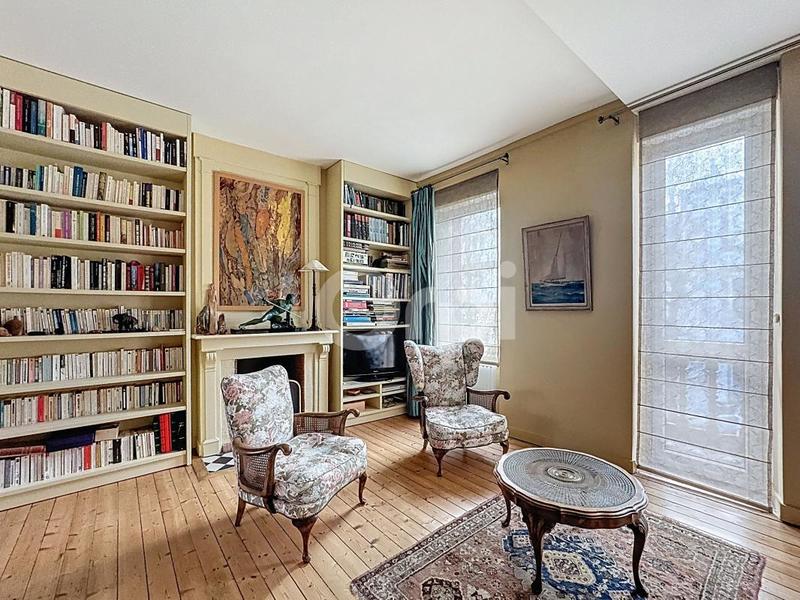 Demeure - 216 m² - 6 pièces