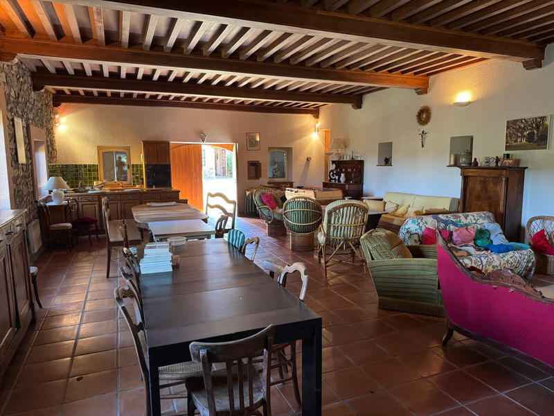 Propriété - 255 m² - 8 pièces