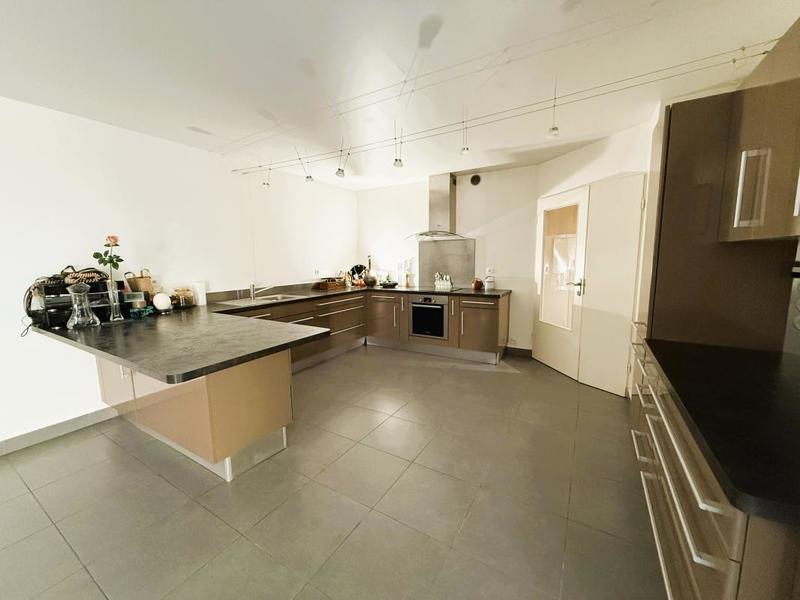 Appartement - 99 m² - 5 pièces