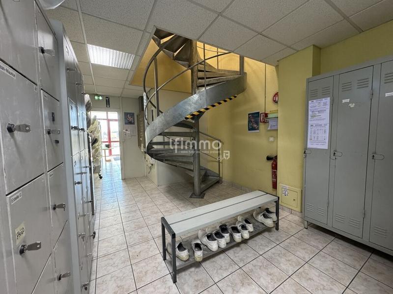 Bureau - 2 689 m² - 20 pièces