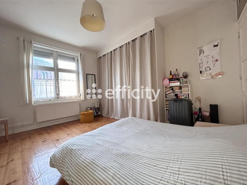 Maison - 210 m² - 8 pièces