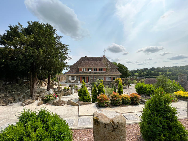 Propriété - 300 m² - 13 pièces