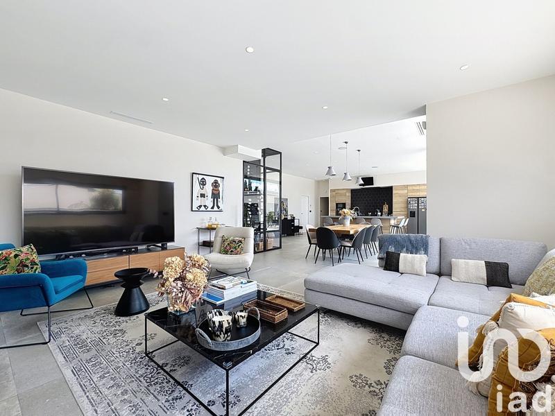 Maison - 230 m² - 7 pièces