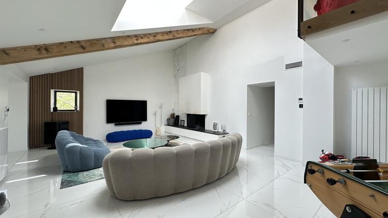 Maison - 322 m² - 9 pièces