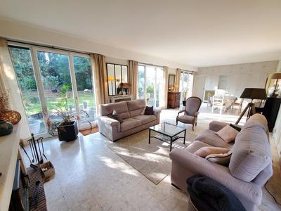 Maison - 285 m² - 8 pièces