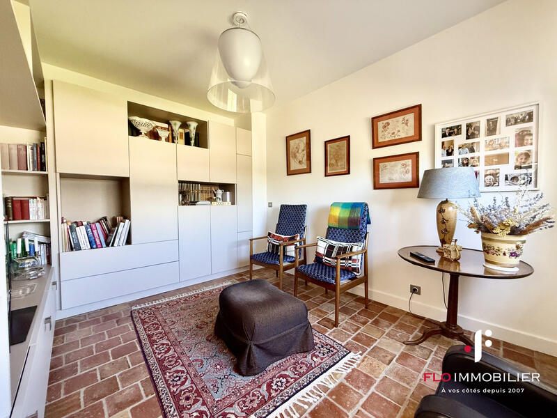 Maison - 280 m² - 10 pièces