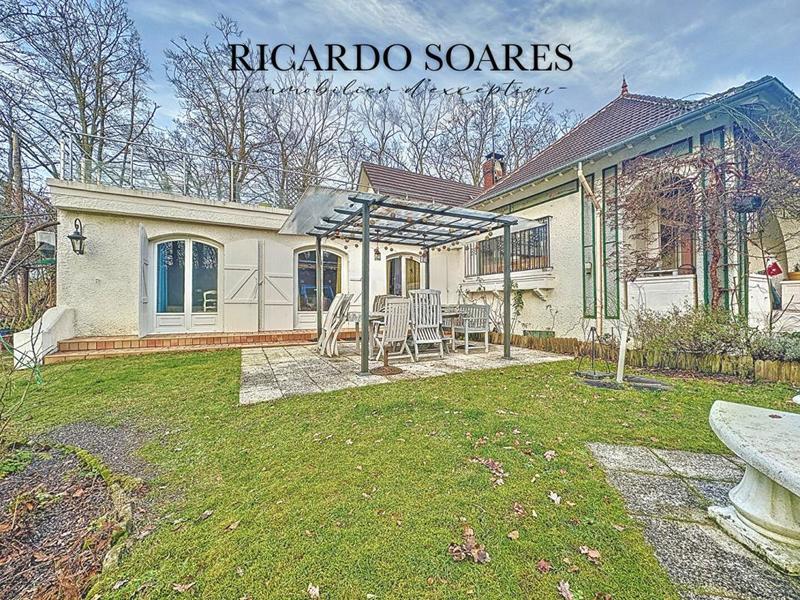 Villa - 306 m² - 10 pièces