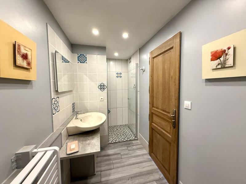 Propriété - 318 m² - 7 pièces