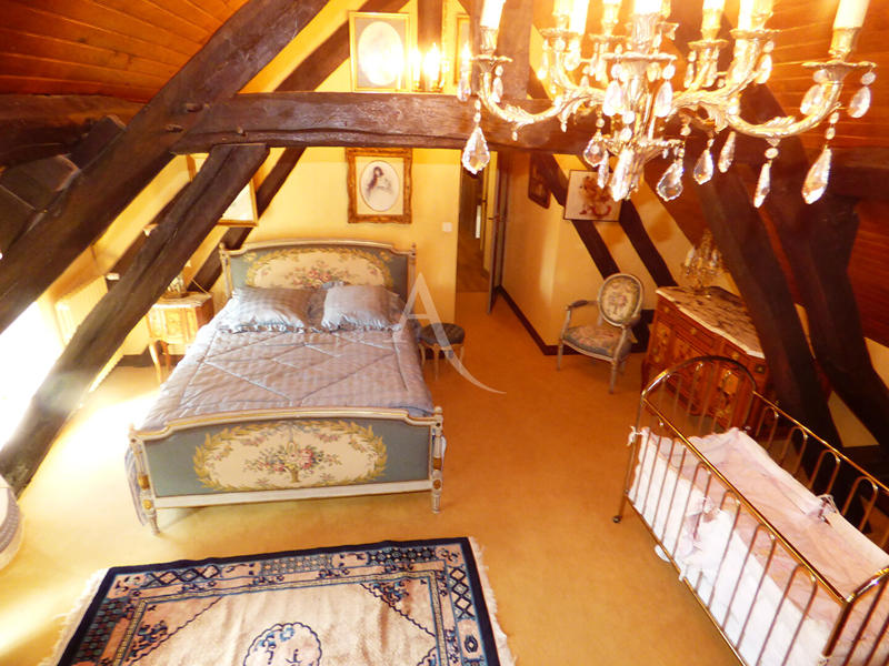 Maison - 303 m² - 7 pièces