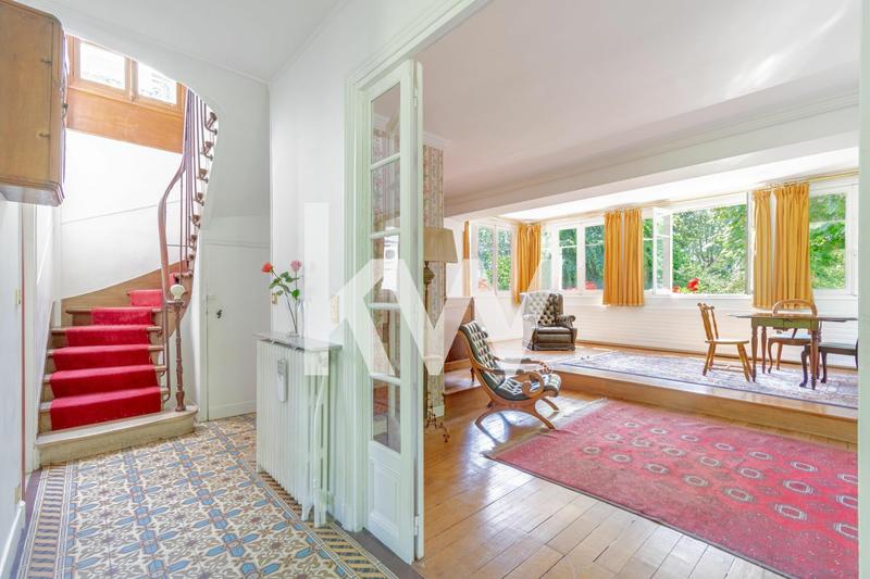 Maison - 256 m² - 9 pièces