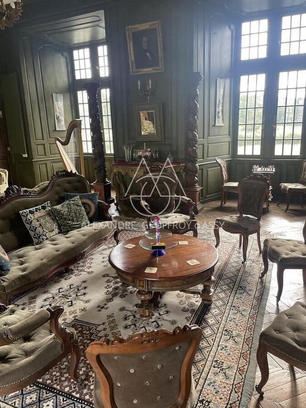 Demeure - 3 000 m² - 26 pièces