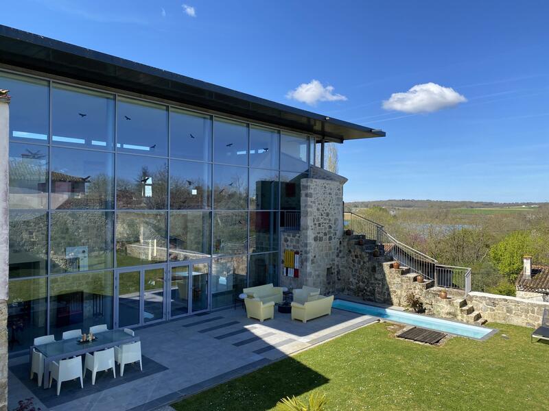 Maison - 382 m² - 10 pièces