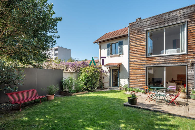 Maison - 240 m² - 8 pièces