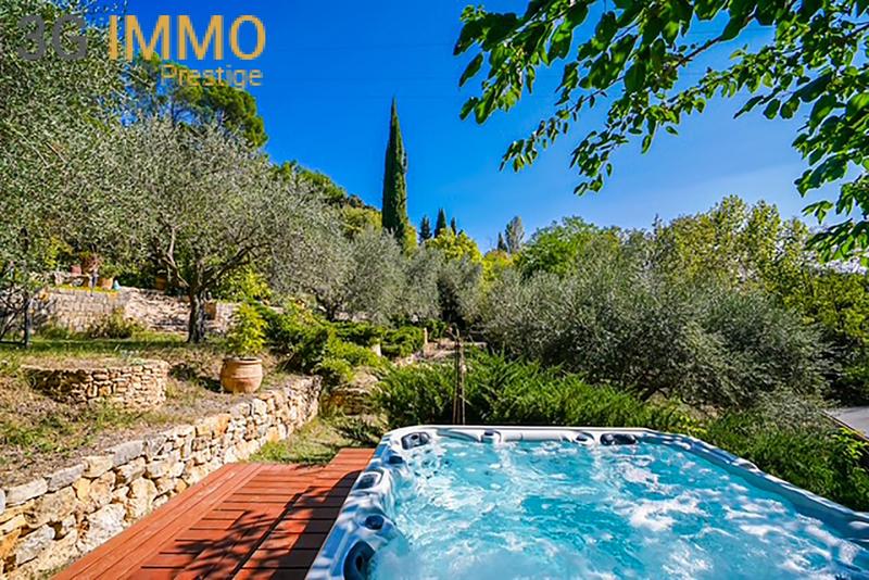 Villa - 267 m² - 10 pièces