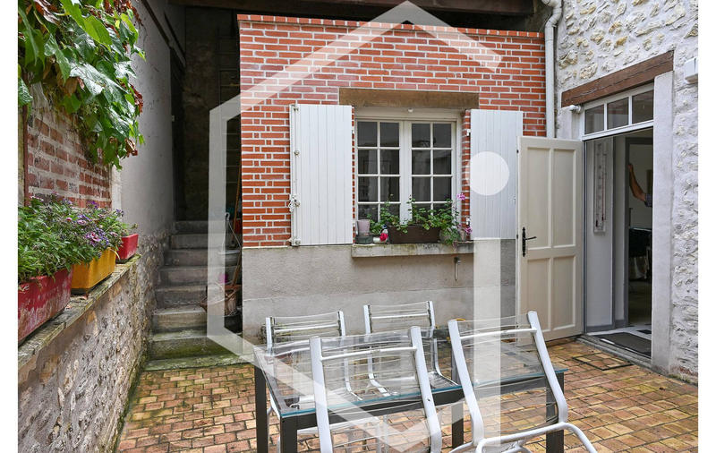 Maison - 270 m² - 14 pièces