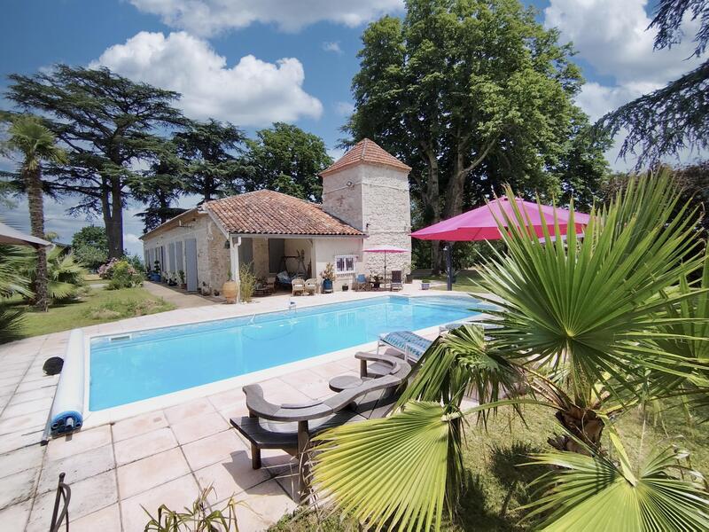 Château - 450 m² - 14 pièces