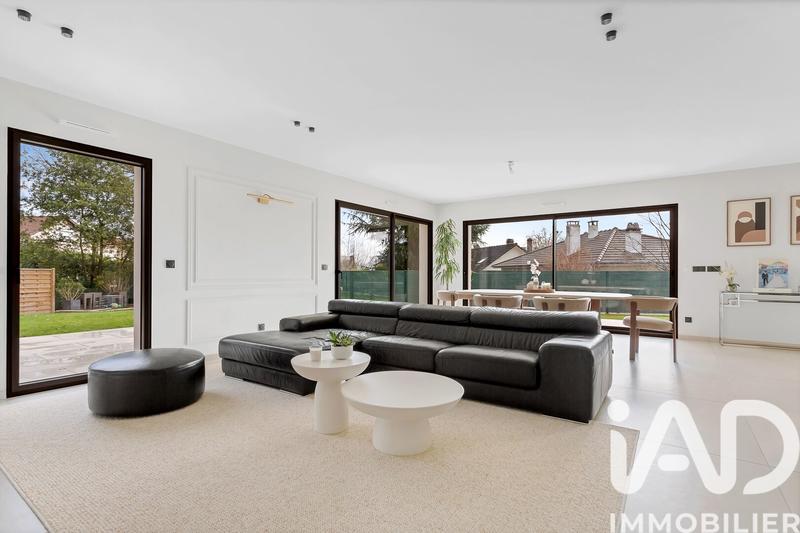 Maison de maîtres - 267 m² - 13 pièces