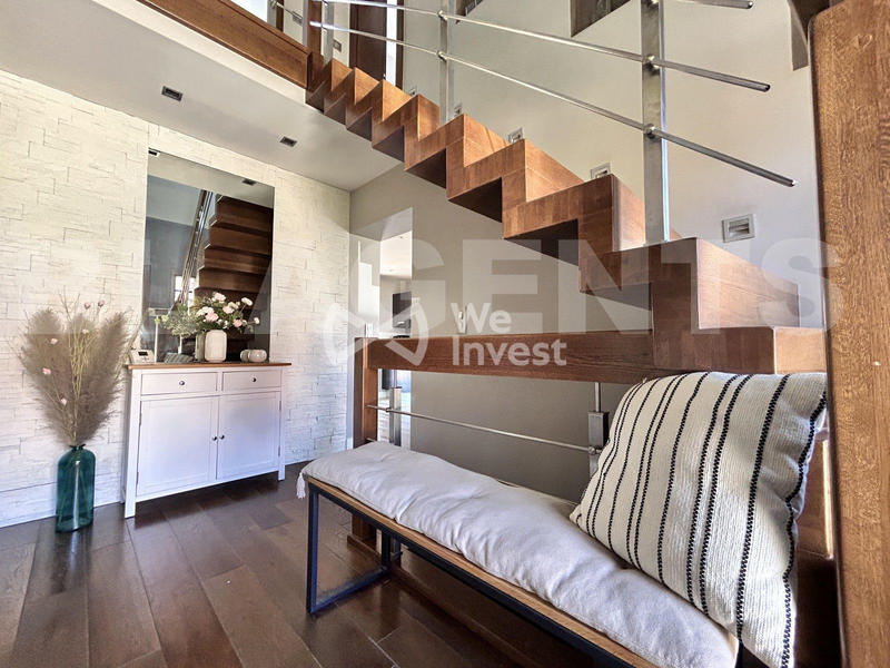 Maison - 219 m² - 6 pièces