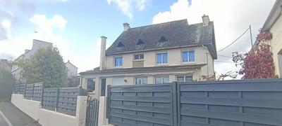 Maison - 199 m² - 8 pièces