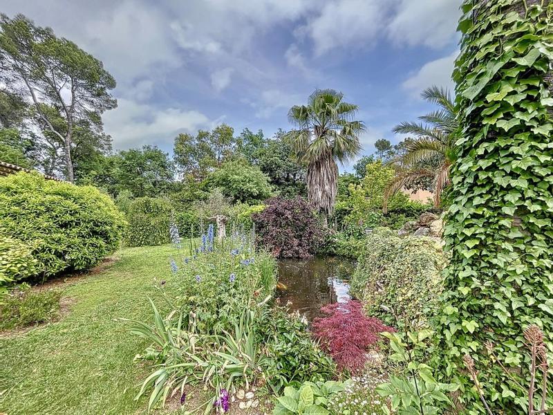 Villa - 469 m² - 9 pièces