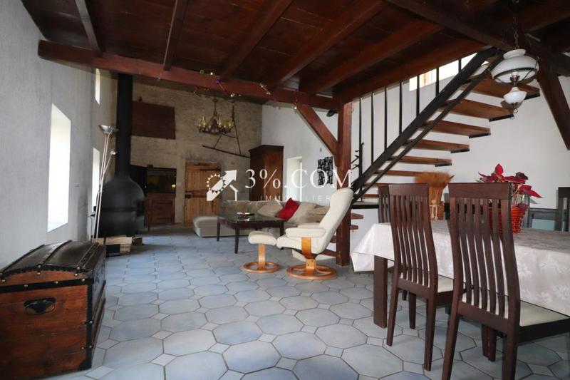 Propriété - 256 m² - 9 pièces