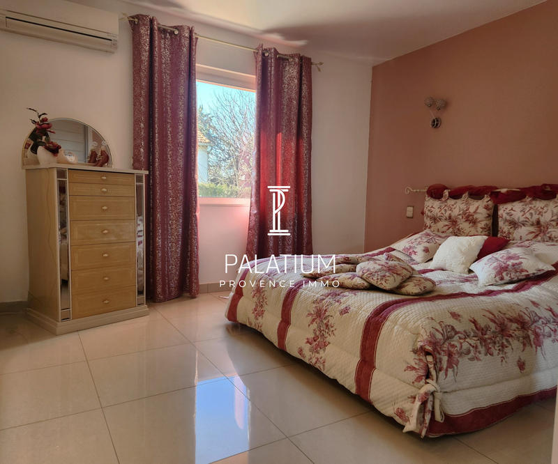 Villa - 180 m² - 5 pièces