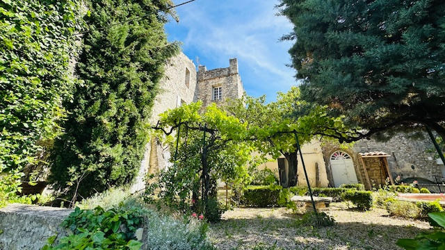 Maison - 220 m² - 8 pièces