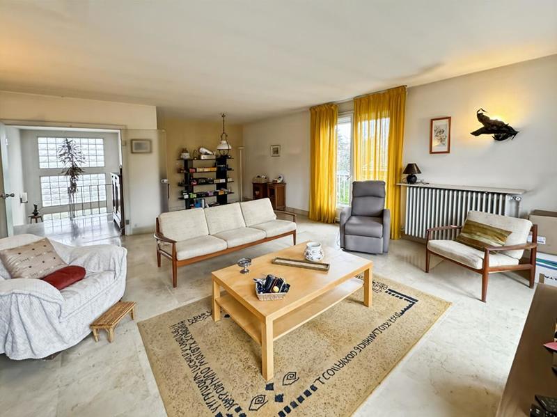 Maison - 240 m² - 10 pièces