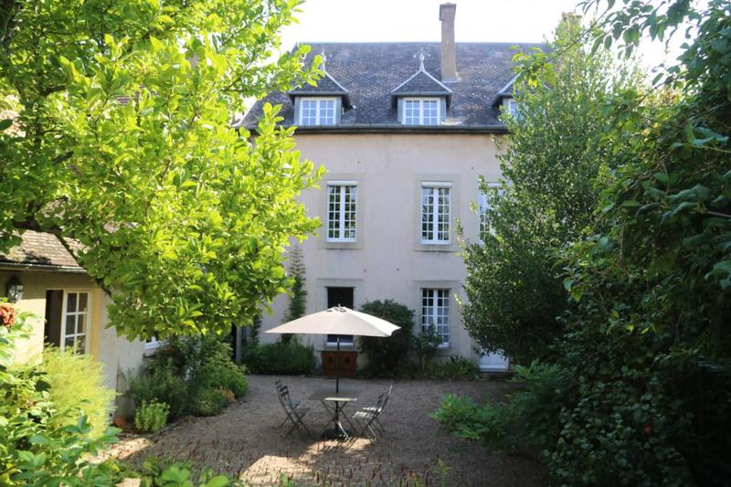 Maison - 340 m² - 9 pièces
