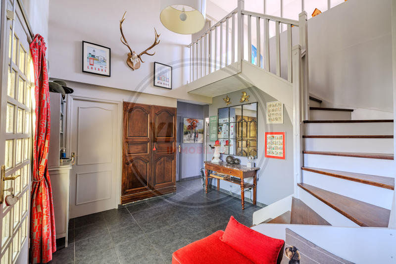 Maison - 268 m² - 11 pièces