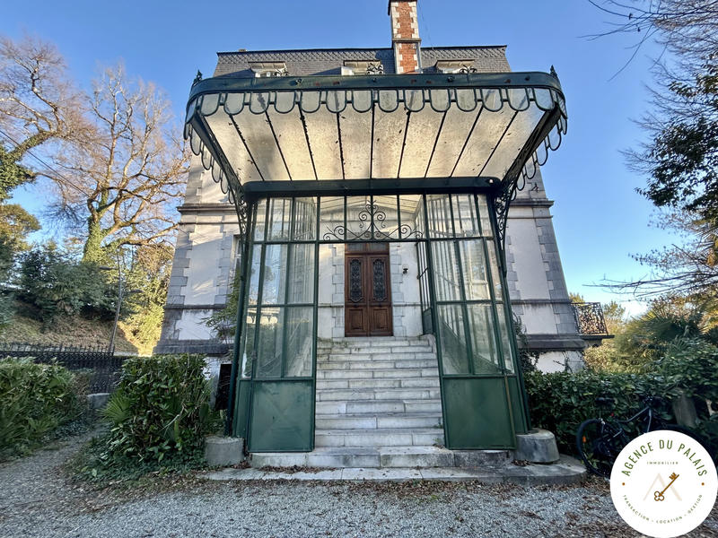 Appartement - 160 m² - 5 pièces