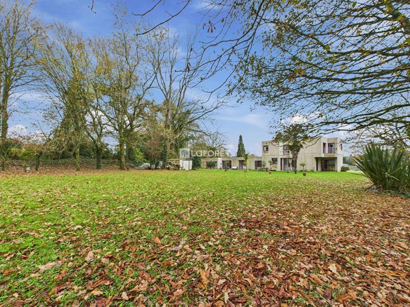 Maison - 252 m² - 12 pièces