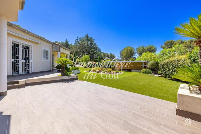 Villa - 232 m² - 6 pièces