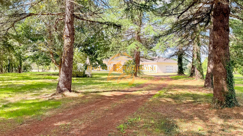 Maison - 243 m² - 8 pièces