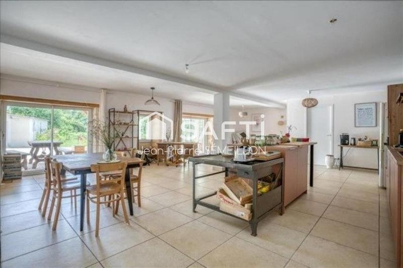 Maison - 250 m² - 7 pièces