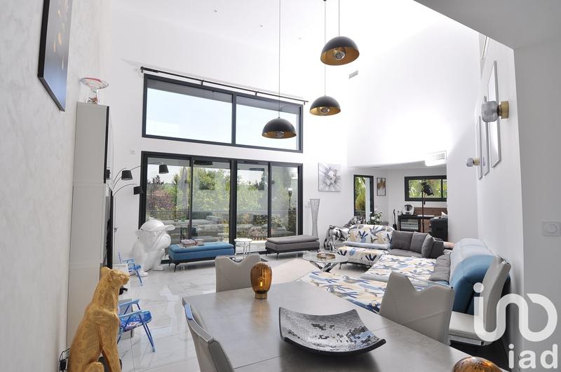 Maison - 246 m² - 5 pièces