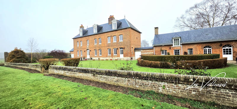 Maison - 300 m² - 8 pièces