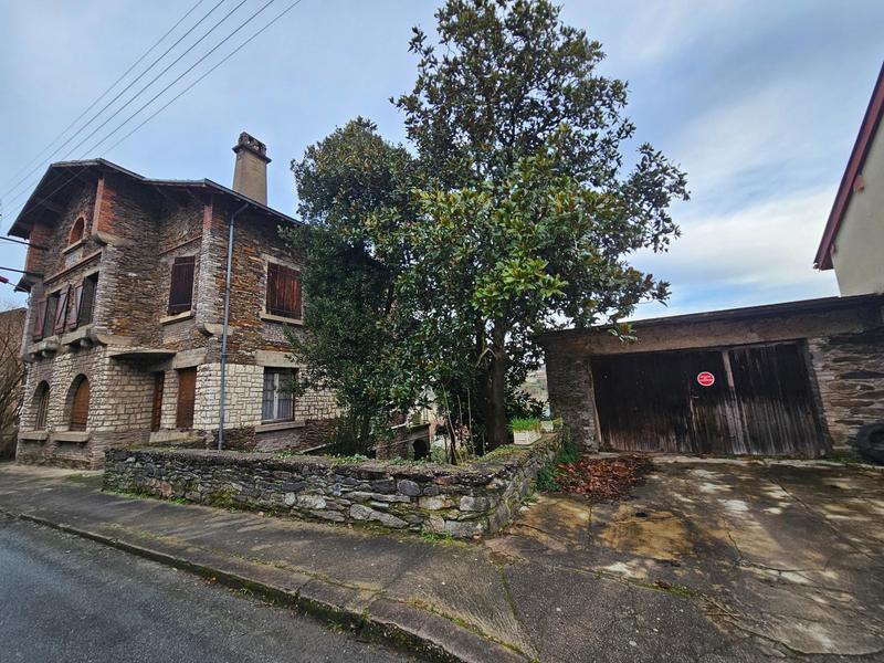 Maison - 260 m² - 9 pièces