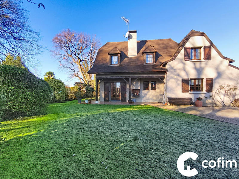 Maison - 209 m² - 8 pièces