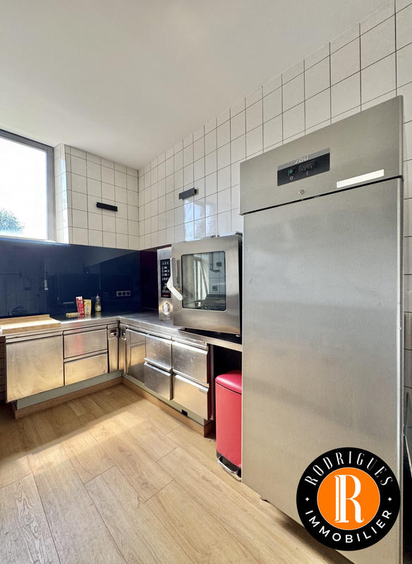 Maison - 372 m² - 12 pièces