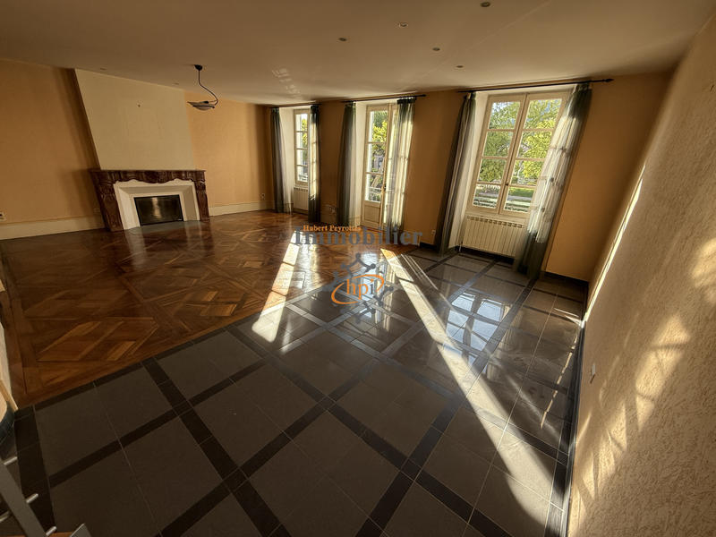 Maison - 200 m² - 1 pièce