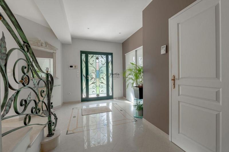 Maison - 231 m² - 5 pièces