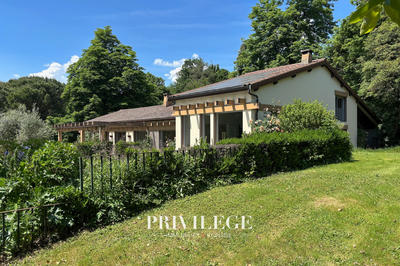 Maison - 250 m² - 7 pièces
