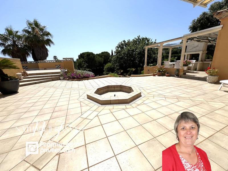 Demeure - 280 m² - 6 pièces